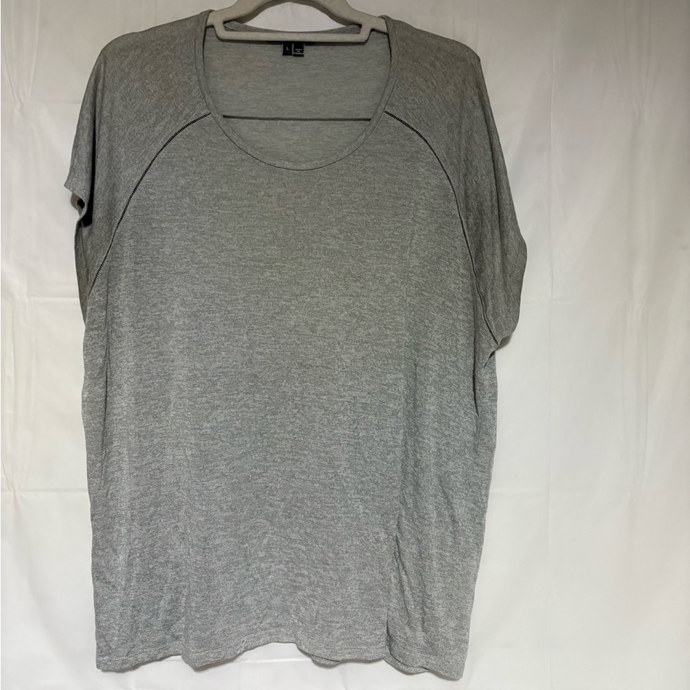 Vince Gray T-Shirt/lightweight sweater Top some discolor under armpit sz L